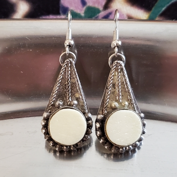 Jewelry - Silver w/ white stone earrings